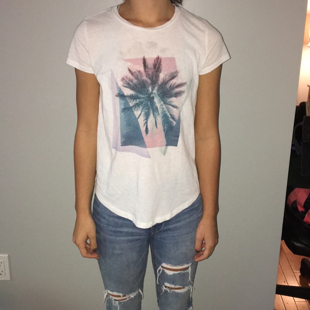 Astetic palm tree shirt.